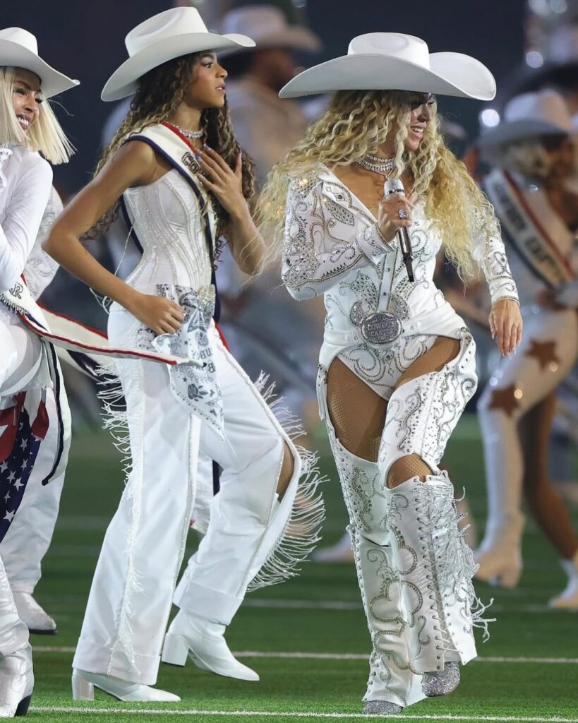 Beyoncé's Unforgettable Christmas Performance: A Star-Studded Show with a Touch of Rodeo Magic!